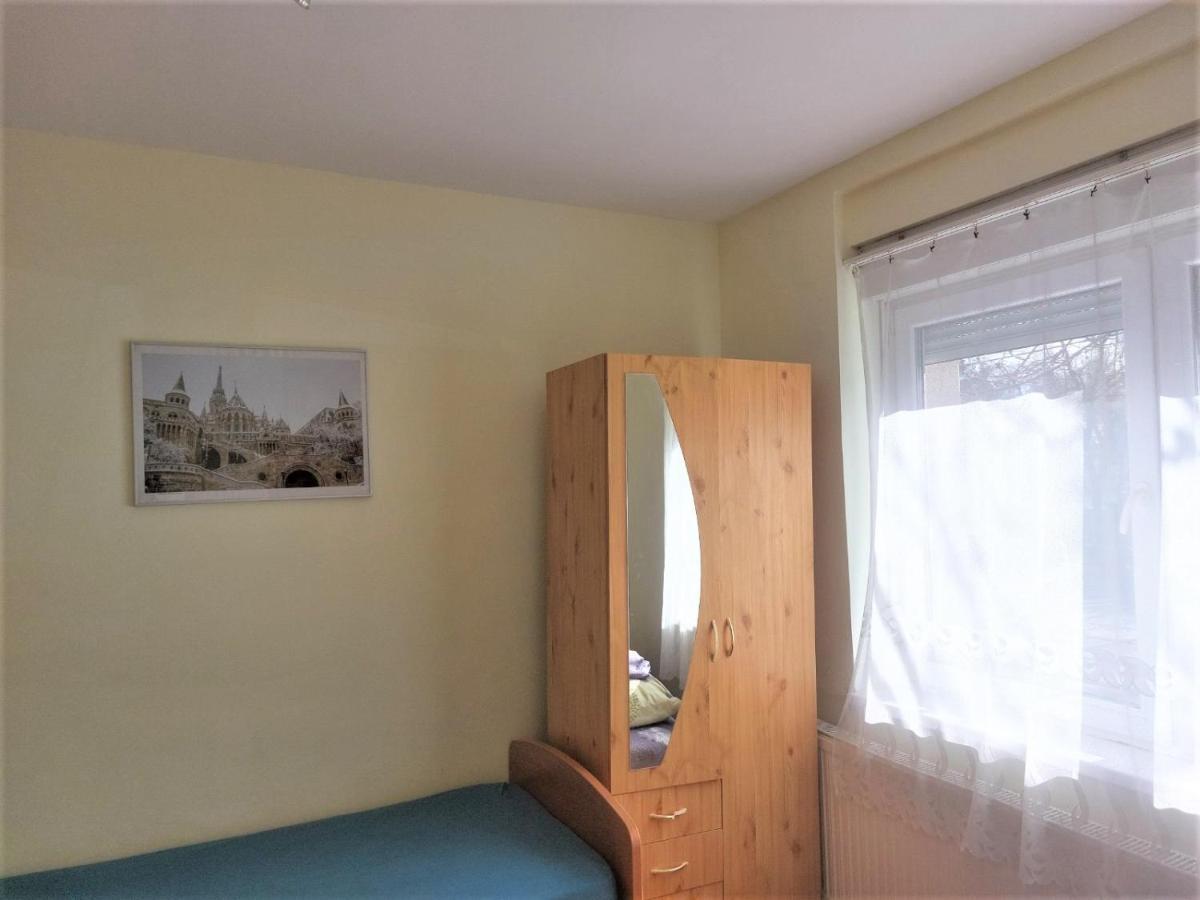 Red Locomotive Apartment Budapest Eksteriør billede