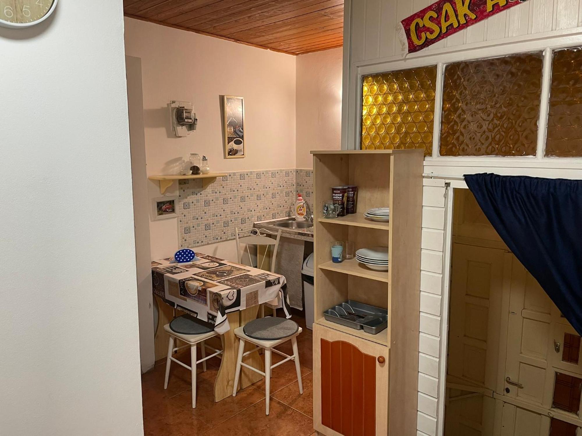 Red Locomotive Apartment Budapest Eksteriør billede